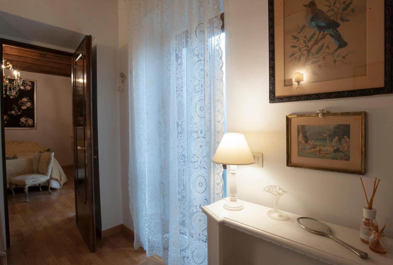 A Palazzo Fortebracci B&B Sutri Eksteriør bilde